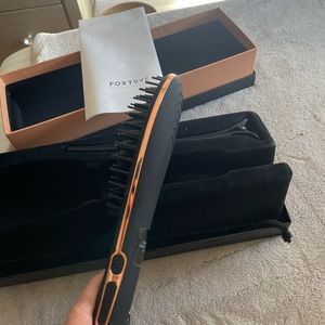 Never used FoxyBae straightening brush!
